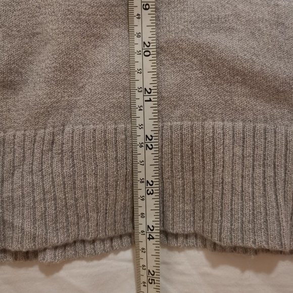 Banana Republic Fine Italian Merino Wool V-neck sweater Size XL - Picture 7 of 7